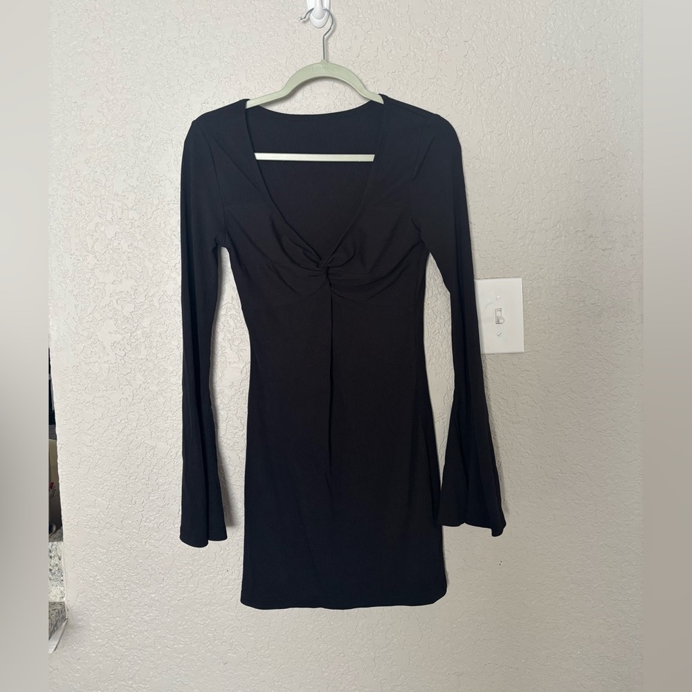 SHEIN Sweetheart Neck Twist Front Trumpet Sleeve Bodycon Dress!🖤🍒 - Picture 4 of 7